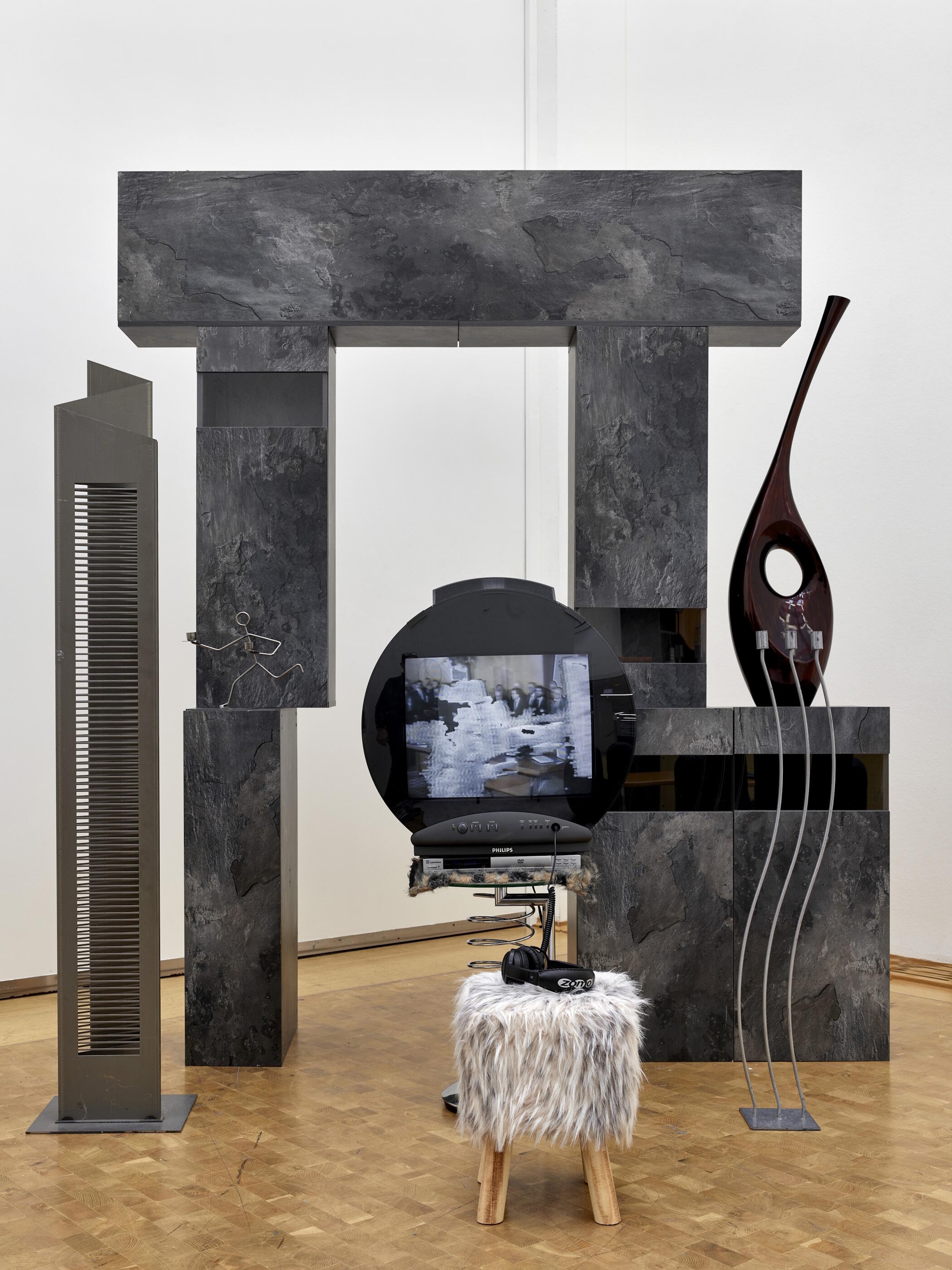 Too Much Future, Sammlung Florian Peters-Messer, Ausstellung, Kunstausstellung, Düsseldorf, Kunstpalast, Henrike Naumann, Das Reich, Achim Kukulies