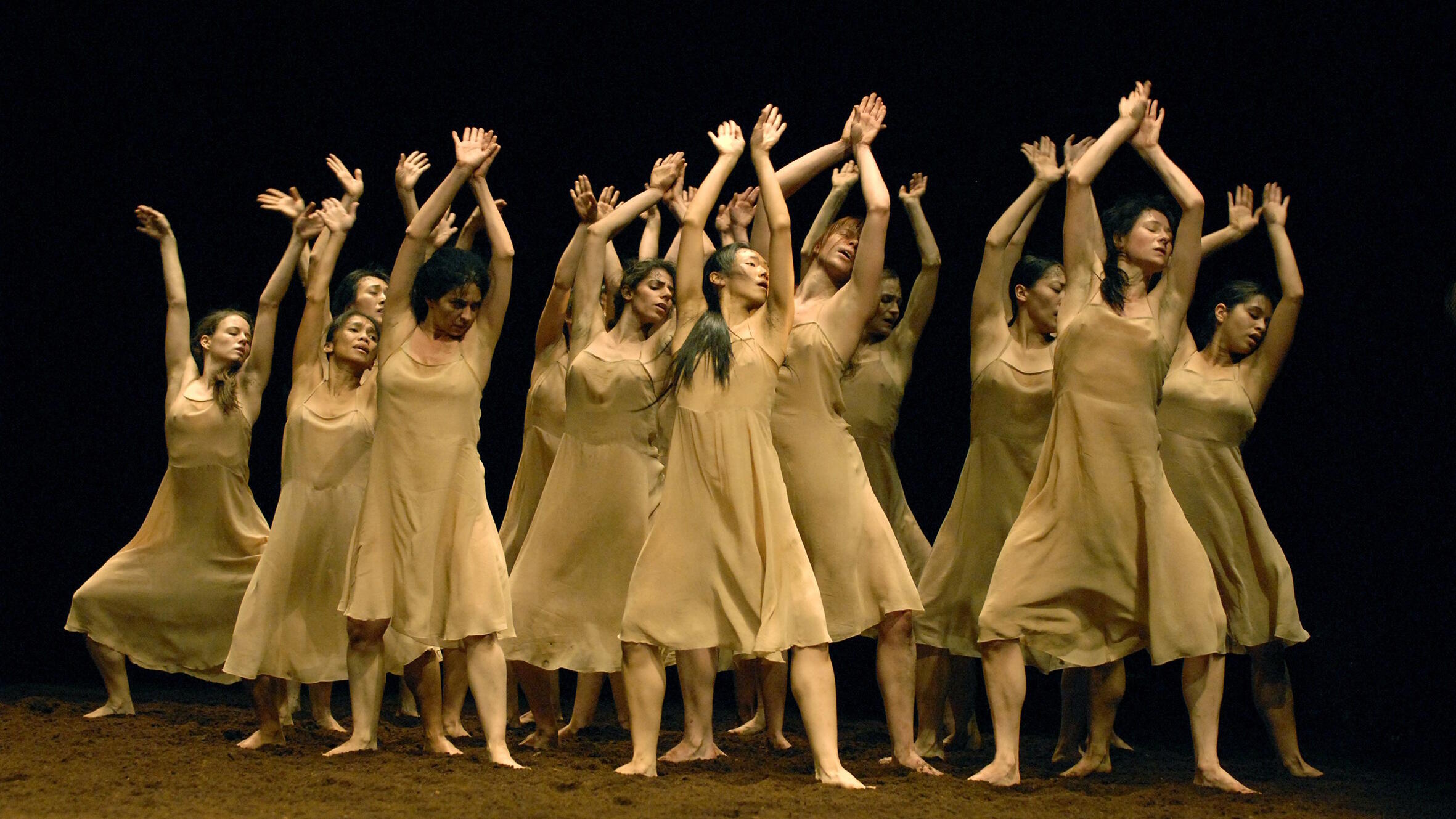 Tanzwelten, Ausstellung, Kunstausstellung, Bonn, Bundeskunsthalle, Pinar Bausch, Pina Bausch's Spring Opera in Sadlers Wells, London, Robbie Jack, Corbis via Getty Images